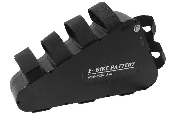 黑色电动自行车锂电池组,外壳印有 E-BIKE BATTERY 字样